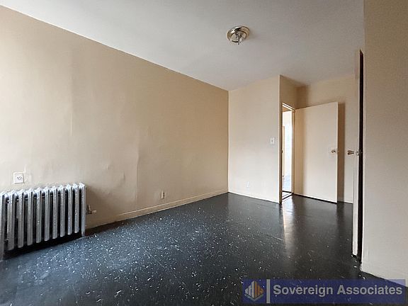 4th image of 880 Bryant Ave APT 3C