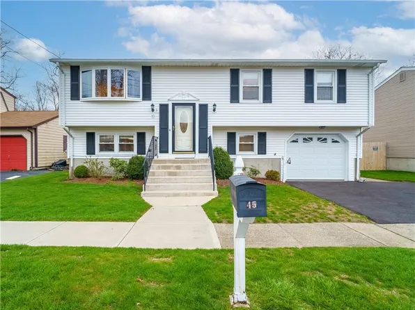 45 Scott Dr, Riverside, RI 02915