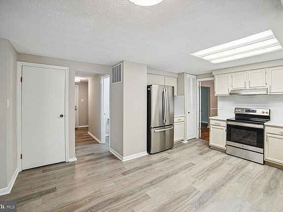 3rd image of 10271 Wayover Way