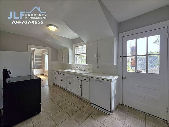 4th image of 754 Montgomery Ave #B