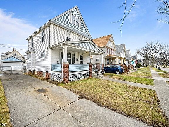 2nd image of 420 Oxford Ave