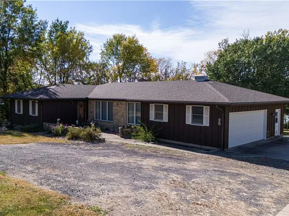 25 Locust Ln, Emporia, KS 66801