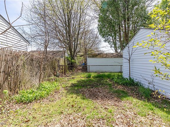 5th image of 1053 Merton Ave