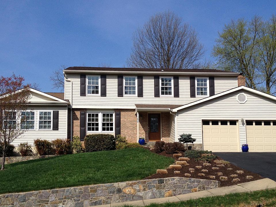 2nd image of 1162 Kettle Pond Ln