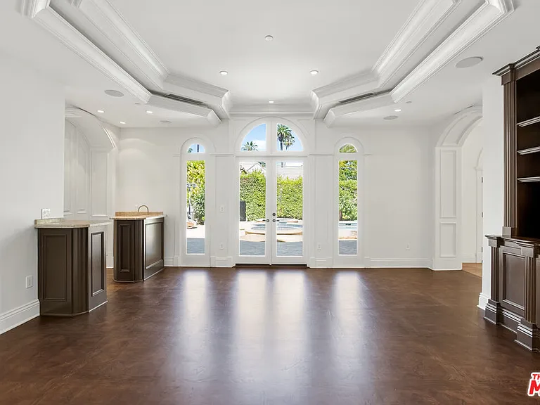 520 N Palm Dr — Photo 12