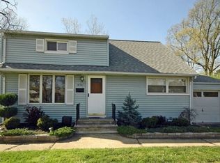 576 Warfield Rd, North Plainfield, NJ 07063