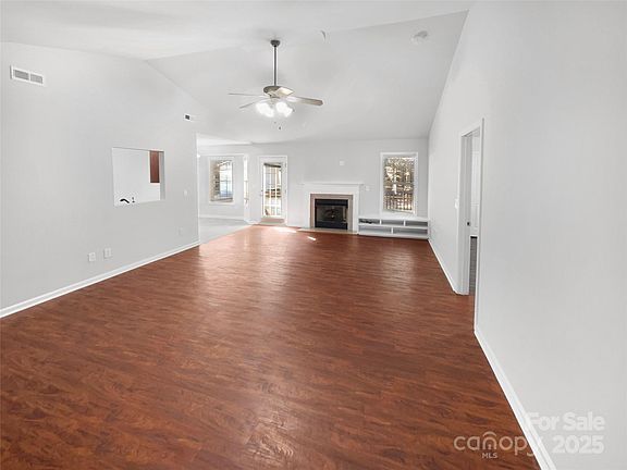 3rd image of 912 Carole Summey Dr