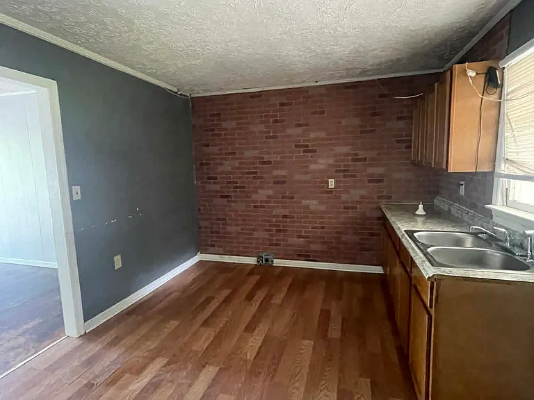 206 Celia Dr — Photo 3
