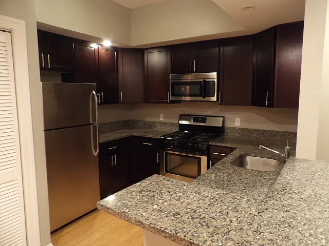 2 bed, 1200 sqft, $1,975 — Photo 2