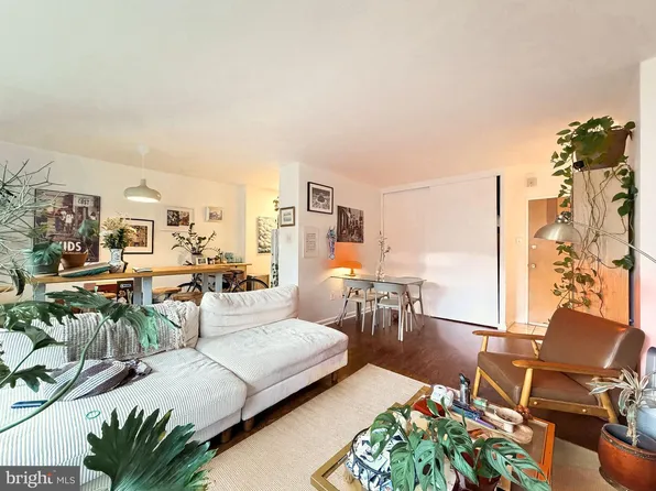 2101 Chestnut St APT 417, Philadelphia, PA 19103