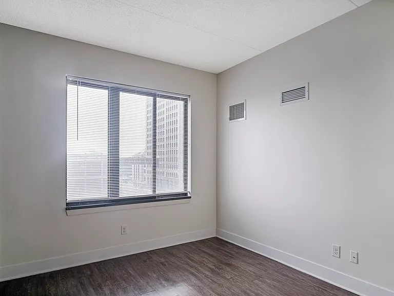 St. Regis House Apartments — Photo 9
