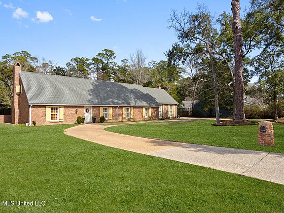 3rd image of 50 Poplar Cir