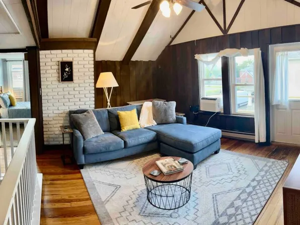 141 S 10th St #2, Quakertown, PA 18951