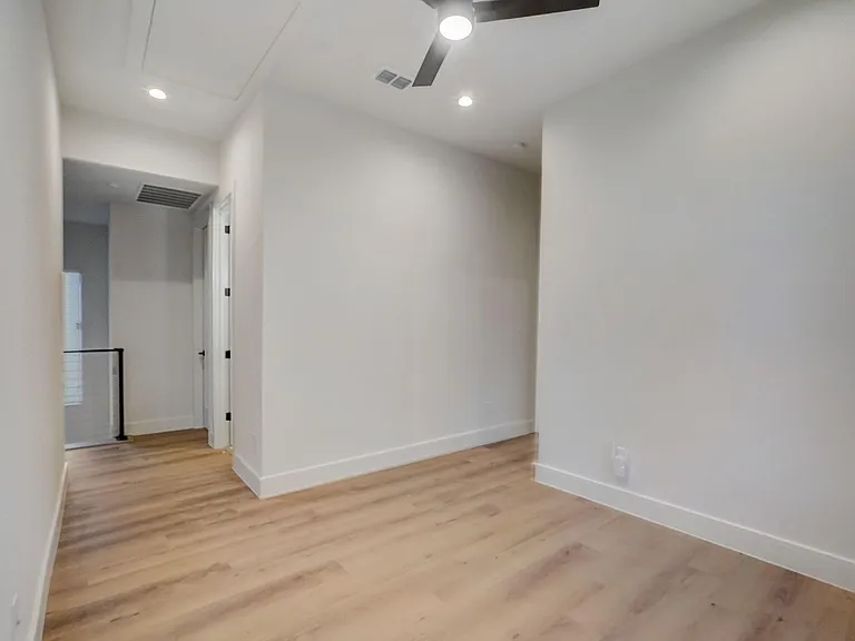 1719 Homeland St — Photo 22
