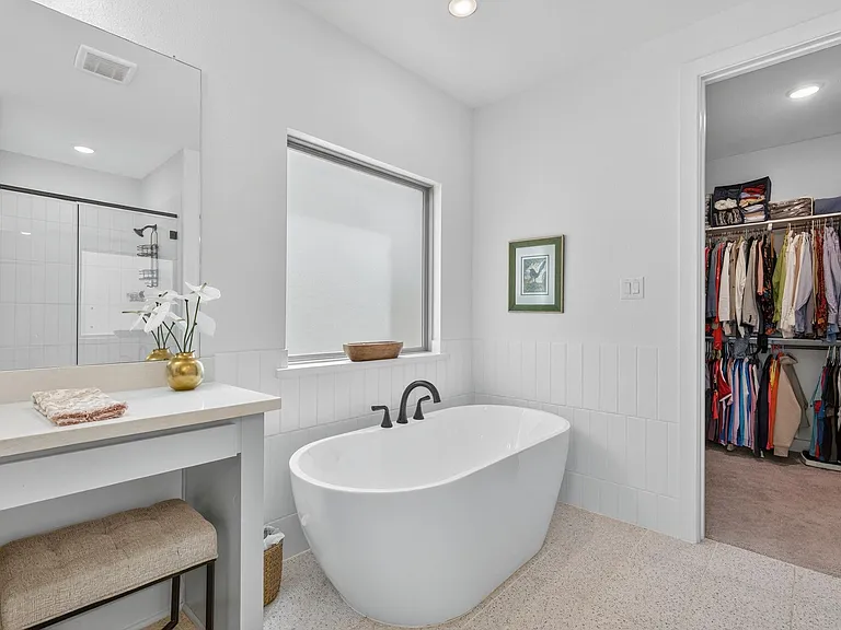 31418 Golden Cliffs Ln — Photo 24