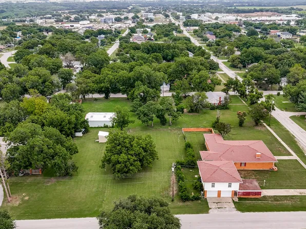 618 W 5th St, Justin, TX 76247