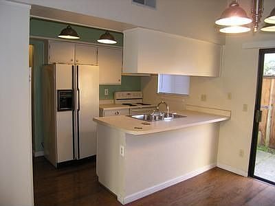 2nd image of 185 Paddon Pl APT A