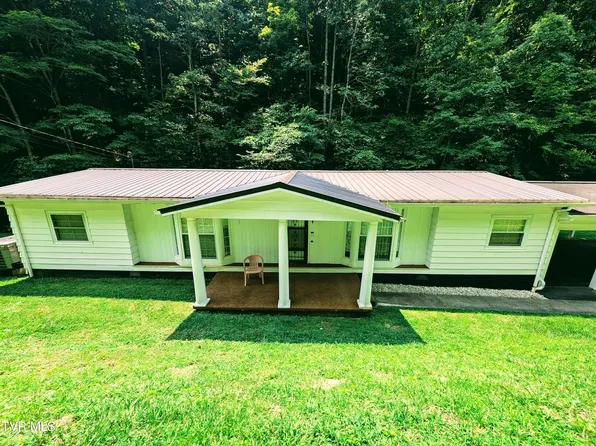 1008 Road Br, Clinchco, VA 24226