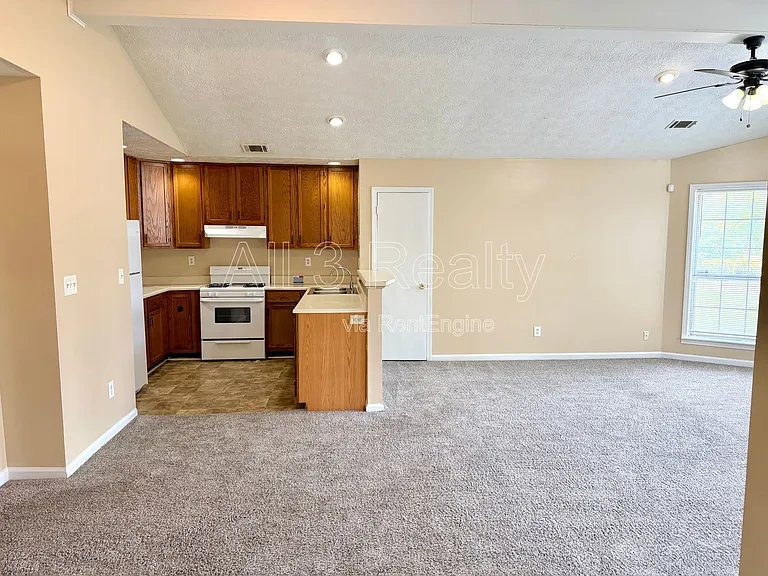 2140 Meadowview Ct SE #A — Photo 4