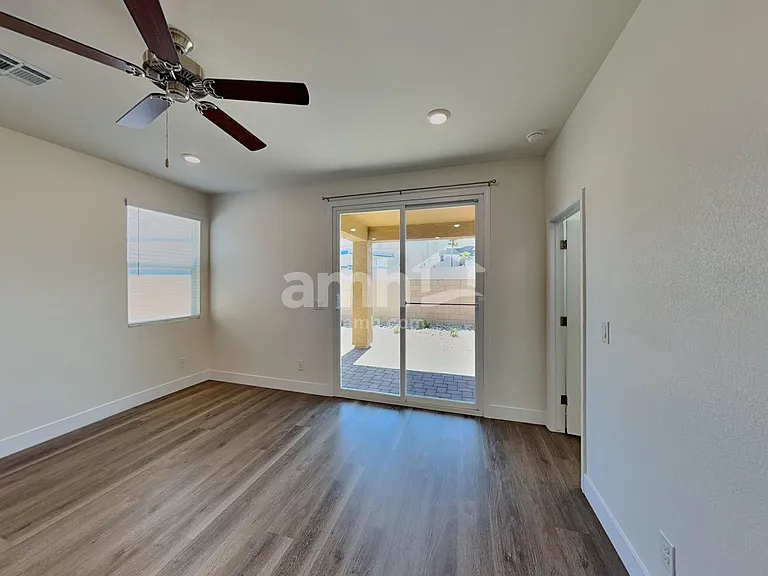 870 English Primrose St — Photo 8