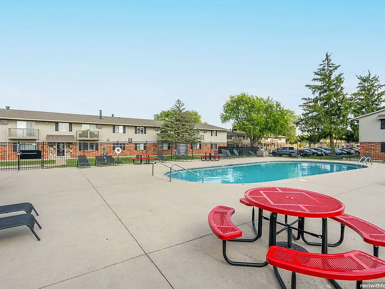 EVERGREEN PLACE — Photo 11