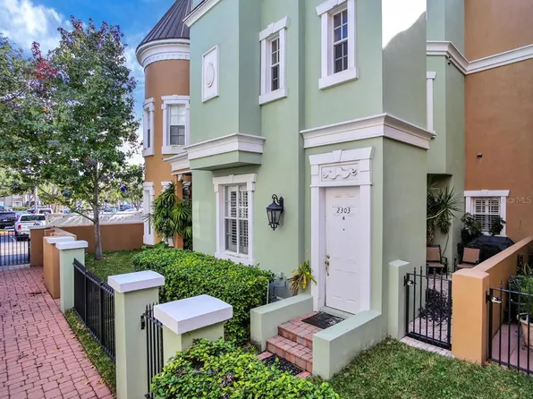 2303 Kensington Garden Ln, Tampa, FL 33609