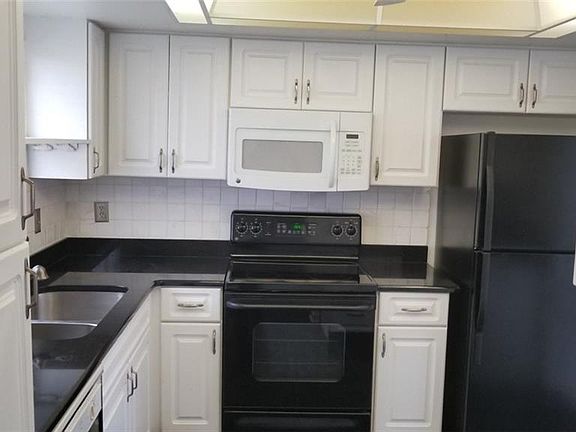 3rd image of 2543 Riverbluff Pkwy #V-178
