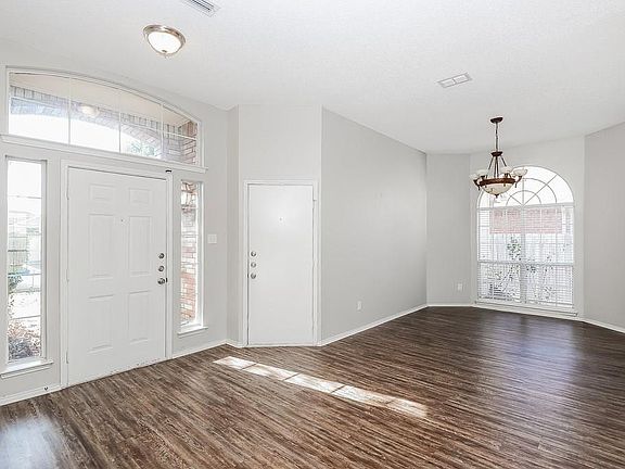 2nd image of 2512 Clovermeadow Dr
