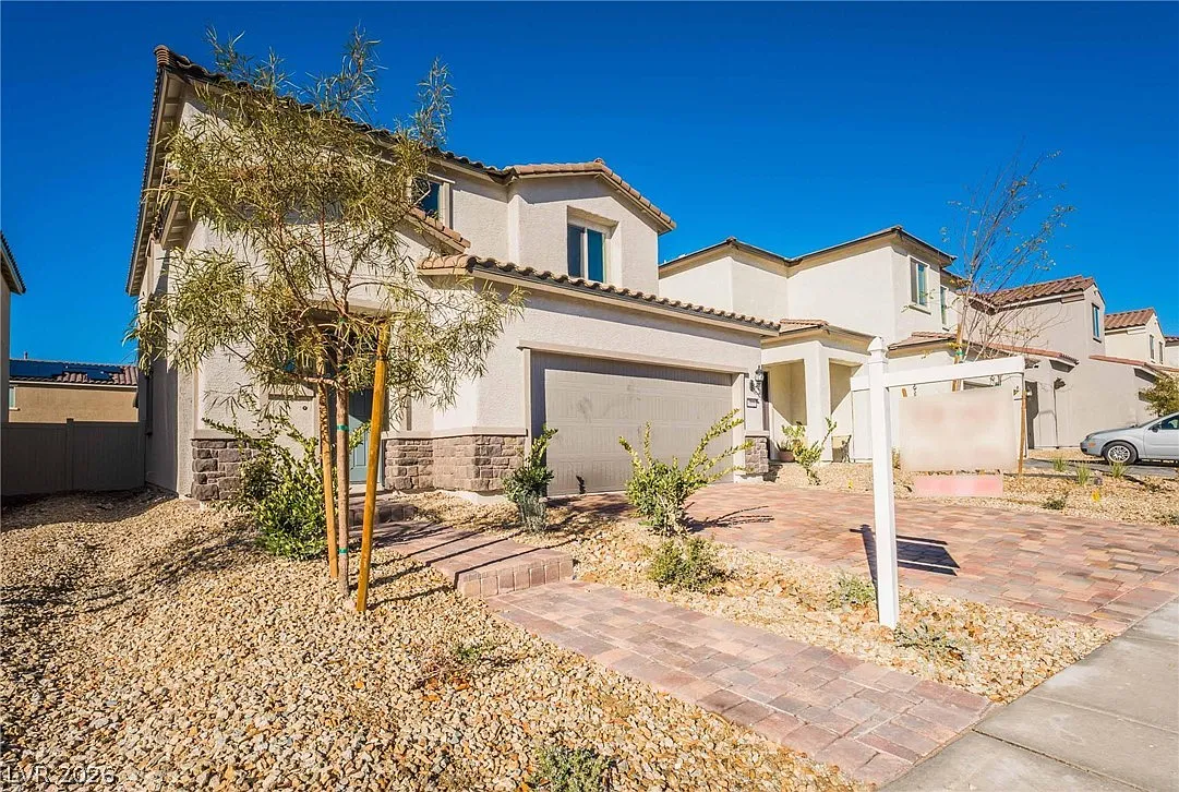 5 bed, 2.5 bath, 2385 sqft, $2,575 — Photo 1