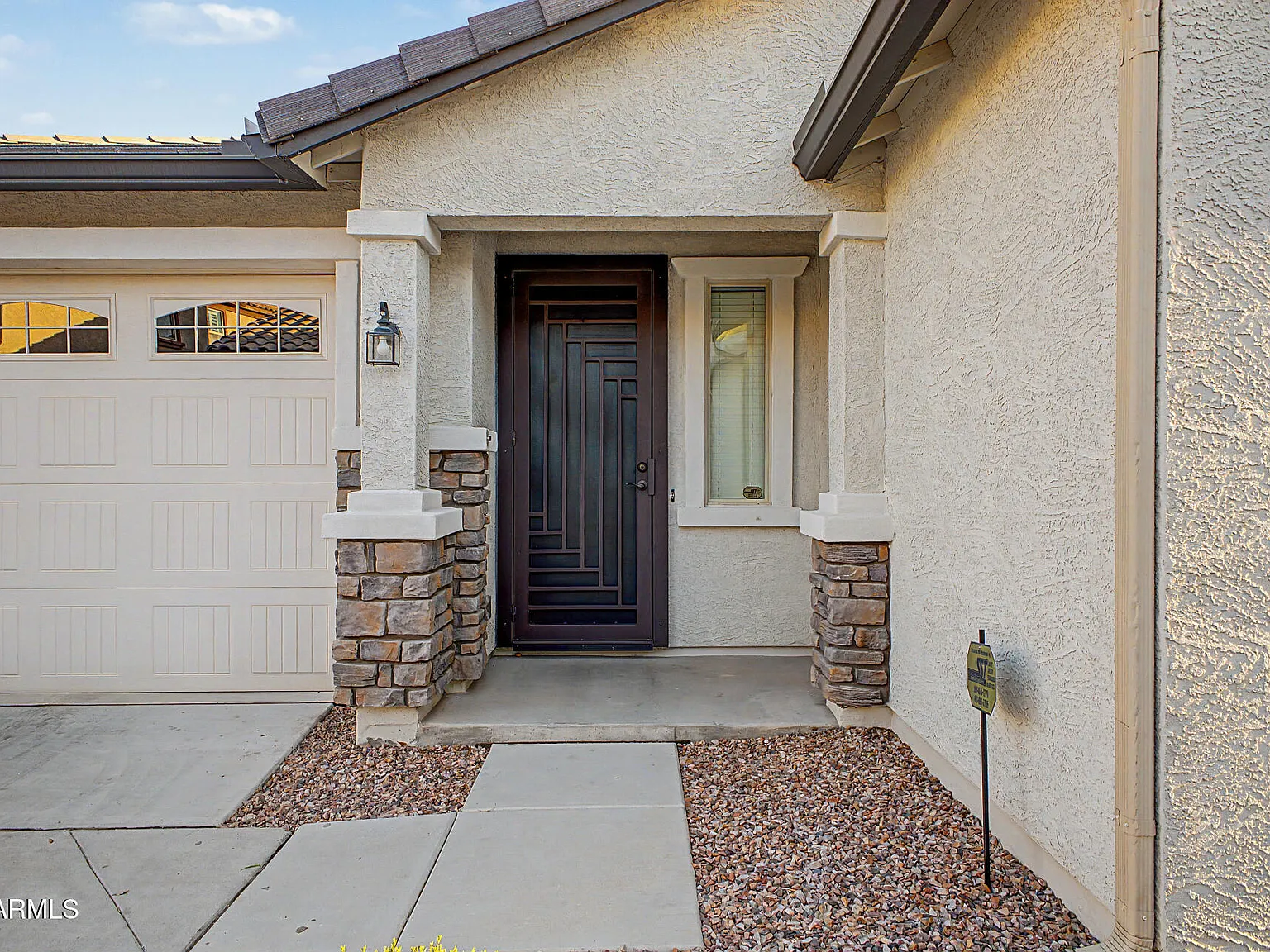 3 bed, 2.0 bath, 1584 sqft, $2,300 — Photo 3