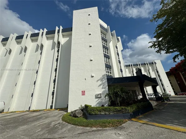 9682 Fontainebleau Blvd APT 312, Miami, FL 33172