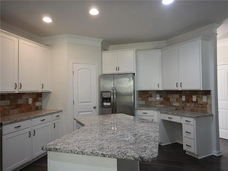 720 Country Ridge Dr — Photo 6