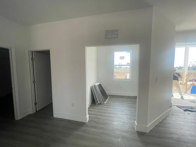 275 SW 4th St #220 — Photo 27