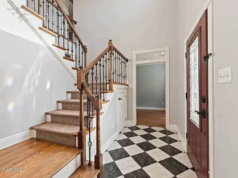 300 Oak Hollow Dr — Photo 27