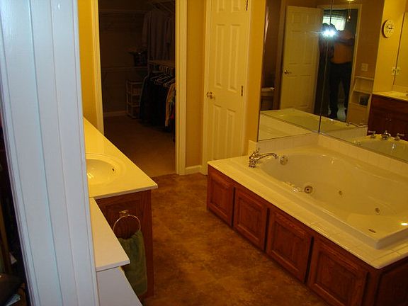 3rd image of 4139 Charlton Sq