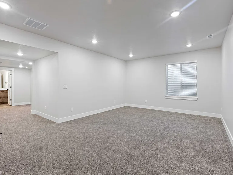656 Jeanine Dr — Photo 50