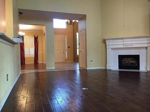 3rd image of 3301 Hillpark Ln