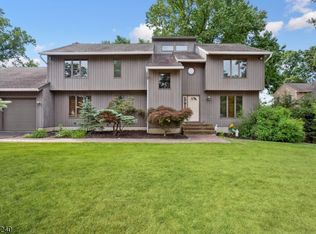 12 Bayview Ter, Green Brook, NJ 08812