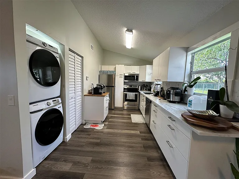 8395 Garden Gate Pl — Photo 2
