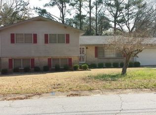 1801 Oxford Dr, Morrow, GA 30260