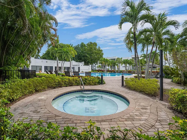 The Luxe at Boca — Photo 14
