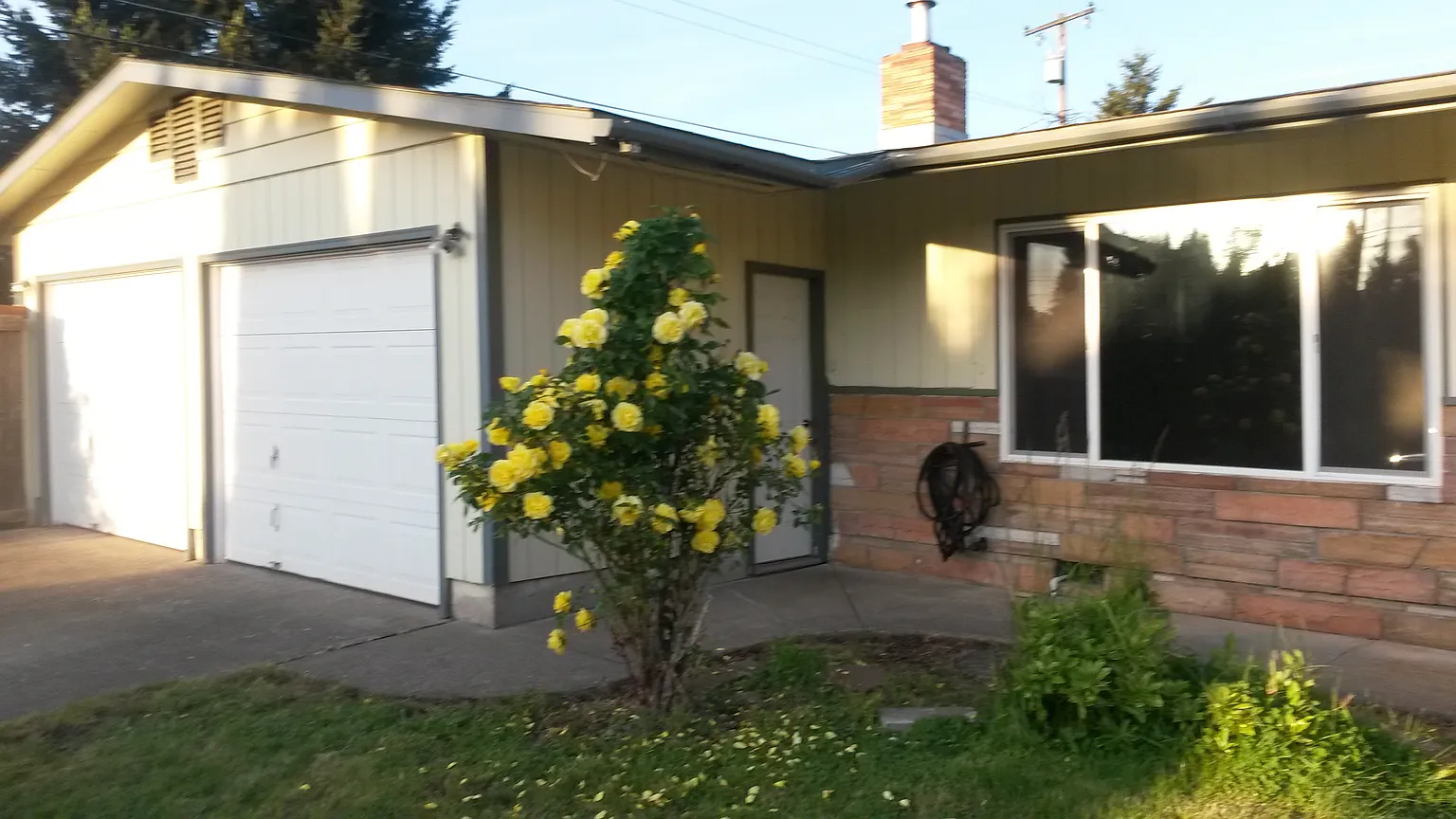2051 N Park Ave photo 1