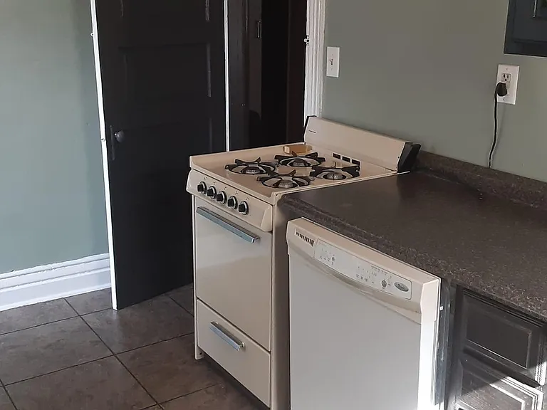 1837 Sherwood Ave — Photo 9