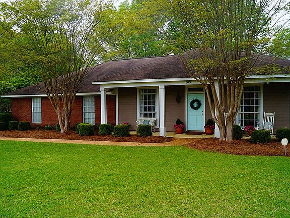 2nd image of 105 N Primrose Ln