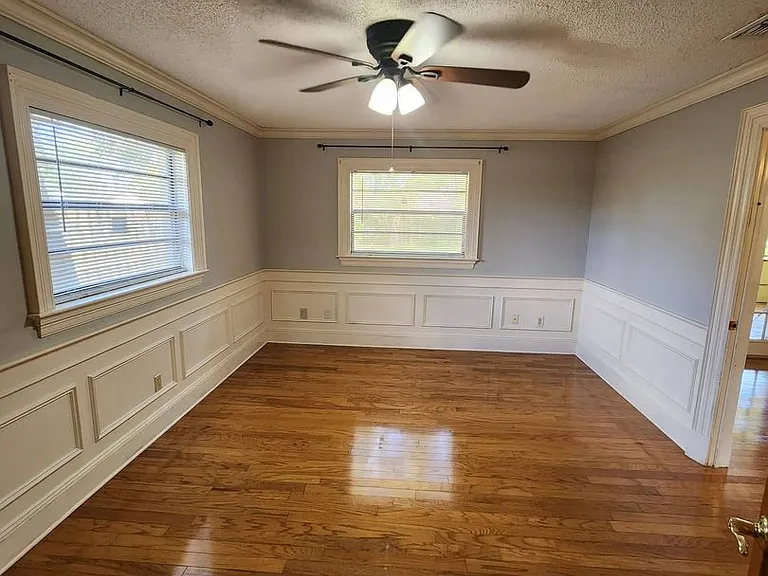 549 Burlington Ave NE — Photo 9