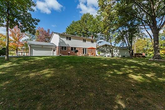 3rd image of 5394 Royal Hills Dr
