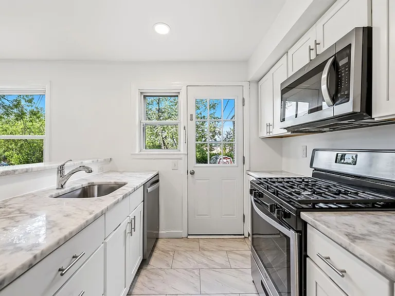 519 Vine St — Photo 10