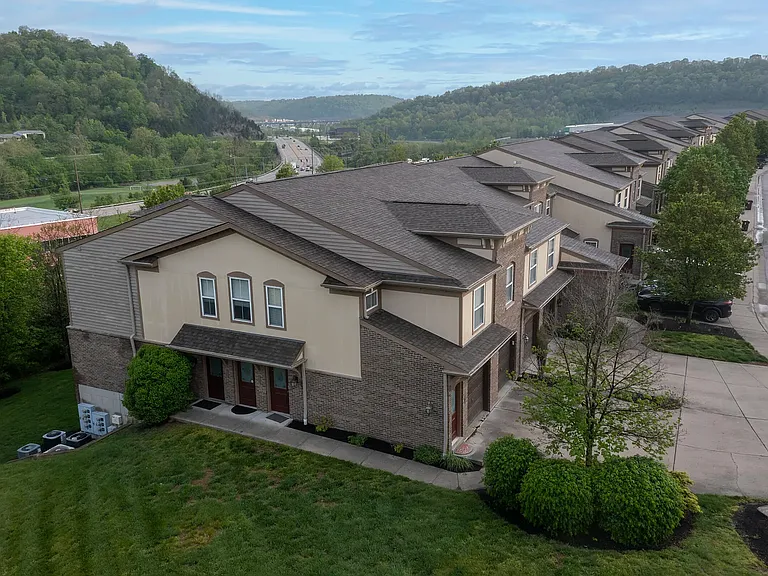 2223 Rolling Hills Dr — Photo 2