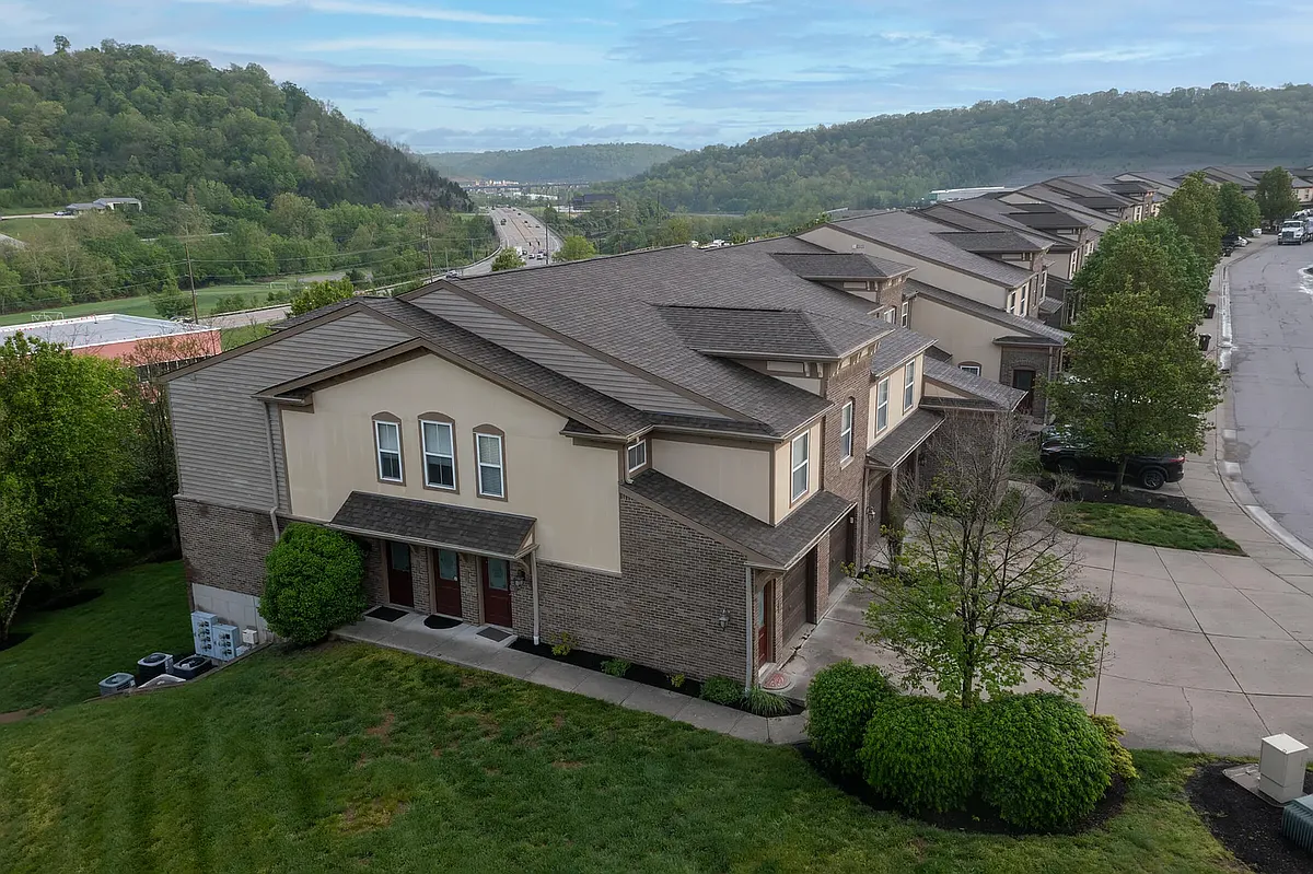 Building Photo - 2223 Rolling Hills Dr