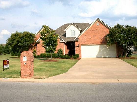 1st image of 2104 Fairway Dr